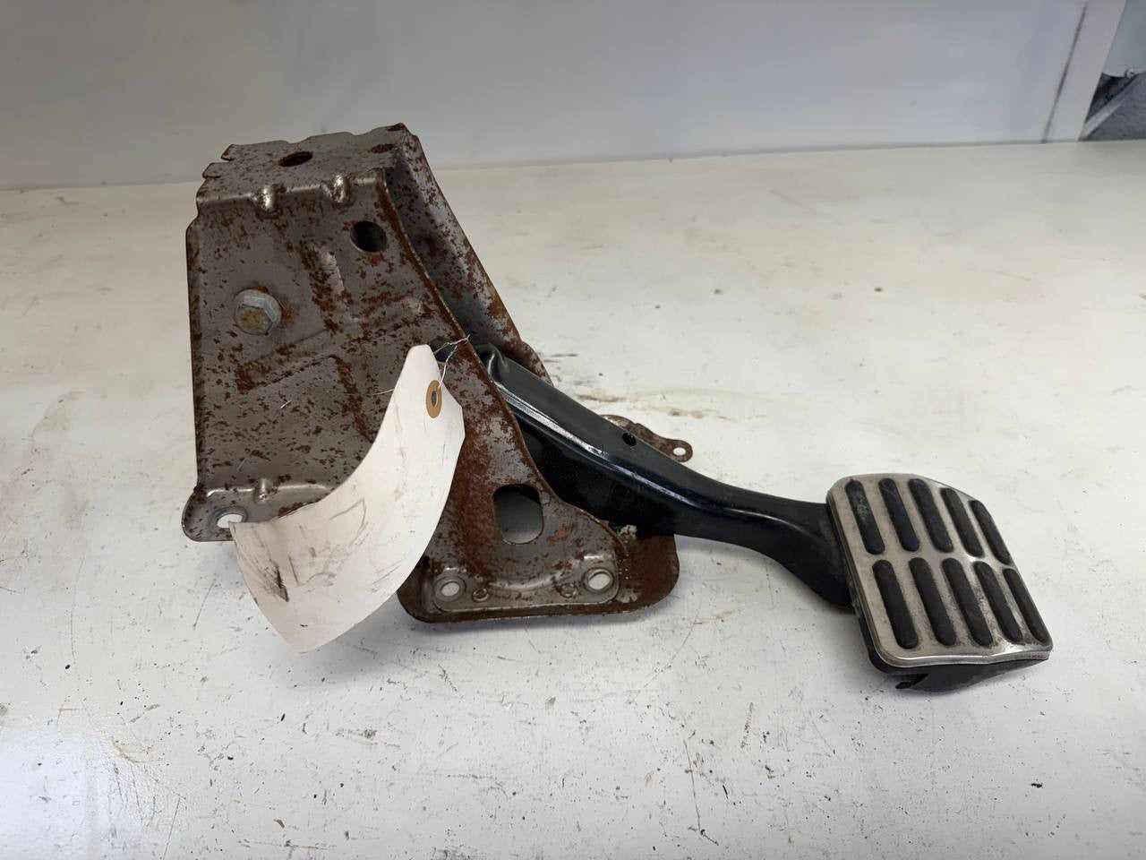 2016 Volkswagen Passat Brake Pedal Assembly OEM Used