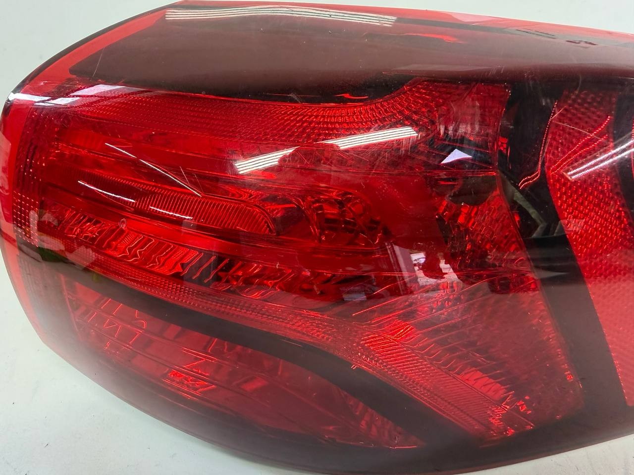 2020 Hyundai Tucson Right Outer Rear Tail Light Lamp 92402D3550 OEM Used
