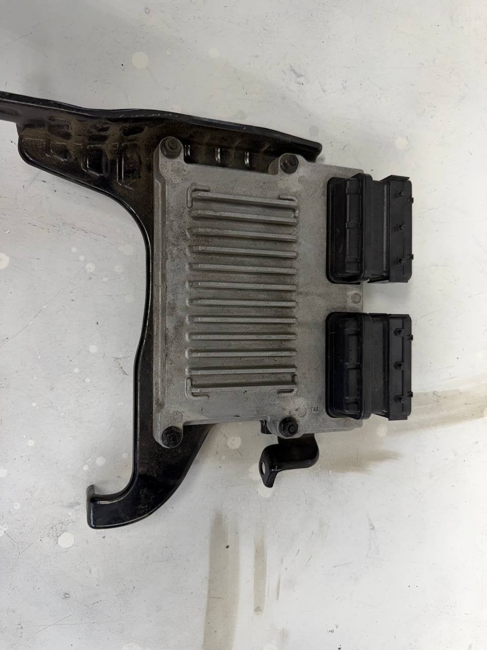 2014-2016 Kia Cadenza 3.3L Engine ECM ECU Control Module 39110-3CGN9 OEM Used