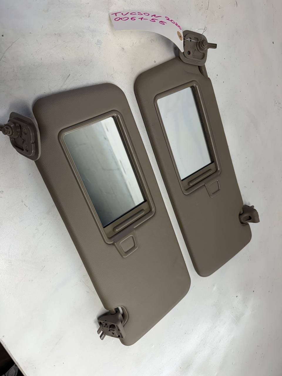 Hyundai Tucson 2020 Sun Visor Set LH RH Pair OEM Used