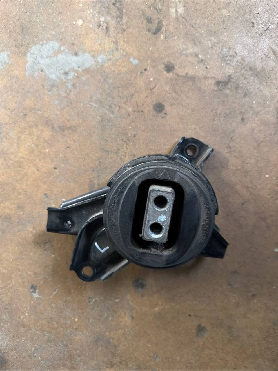 2015 Kia Cadenza Left Engine Mount Motor Mount LH OEM Used