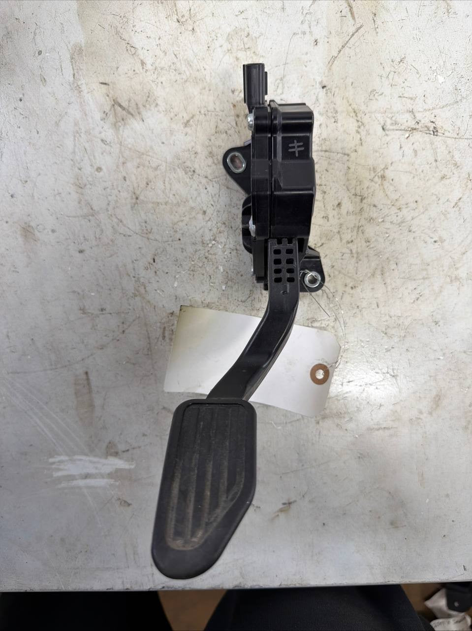 Hino 195 Accelerator Gas Pedal Assembly 78010-37040 OEM Used