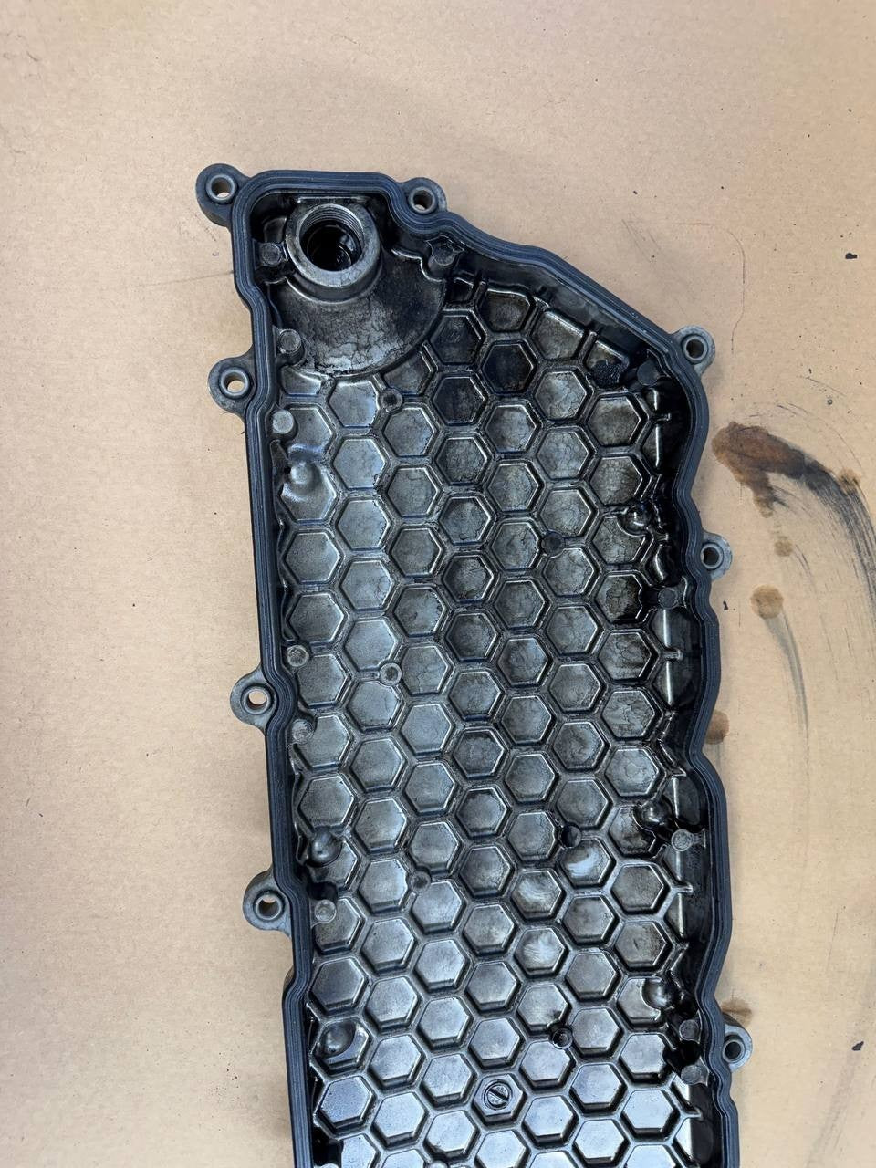 2016 Isuzu Engine Valve Cover 8983080580 OEM