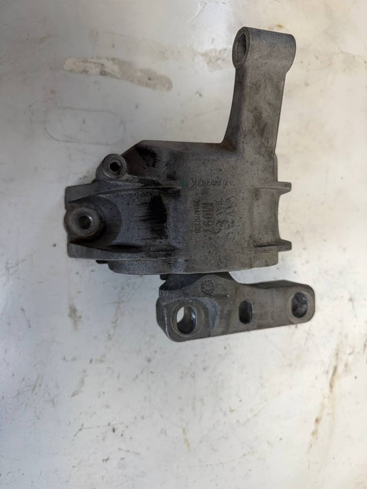 2015 VW Tiguan Right Engine Mount 5N0199262K OEM Used