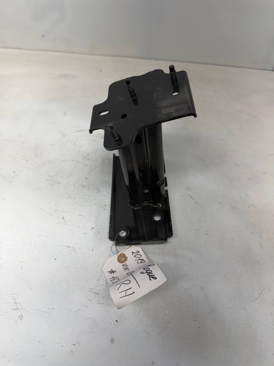 2019 Nissan Rogue Front Bumper Support Bracket RH 622104BA0A OEM Used