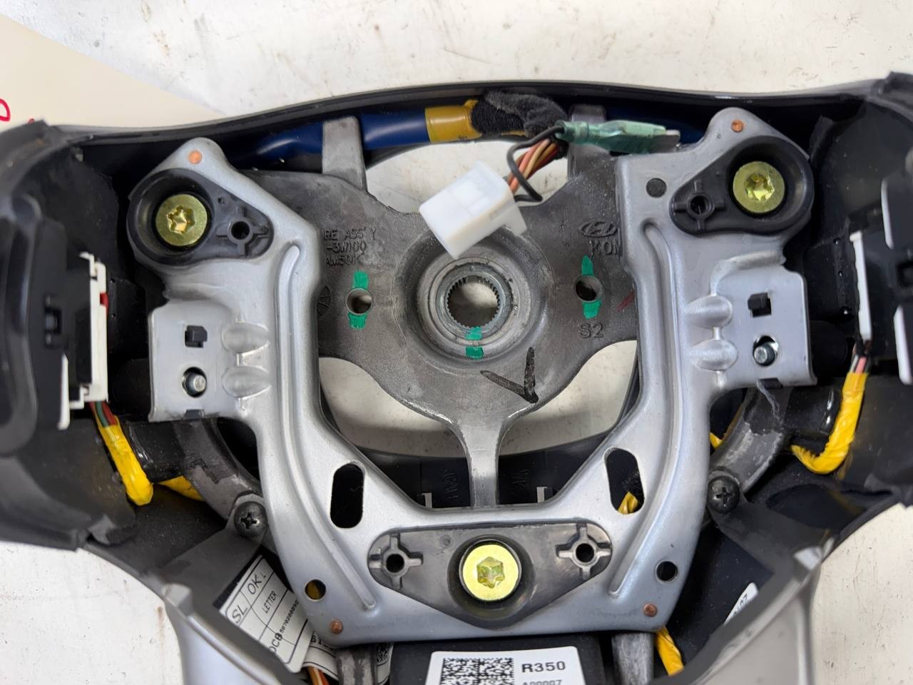 2011 - 2018 Kia Sportage Steering Wheel Assembly 561133W100 OEM Used