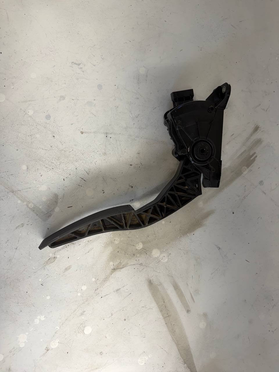 Isuzu NPR Gas Accelerator Pedal Assembly 8976711520 OEM Used