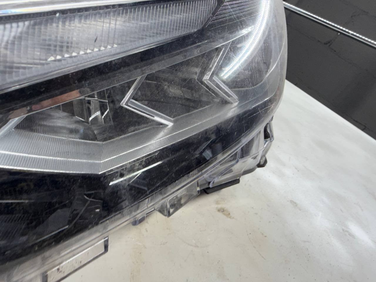 Nissan Altima 2019-2022 Left Side Headlight Headlamp LH OEM LED/Xenon Used