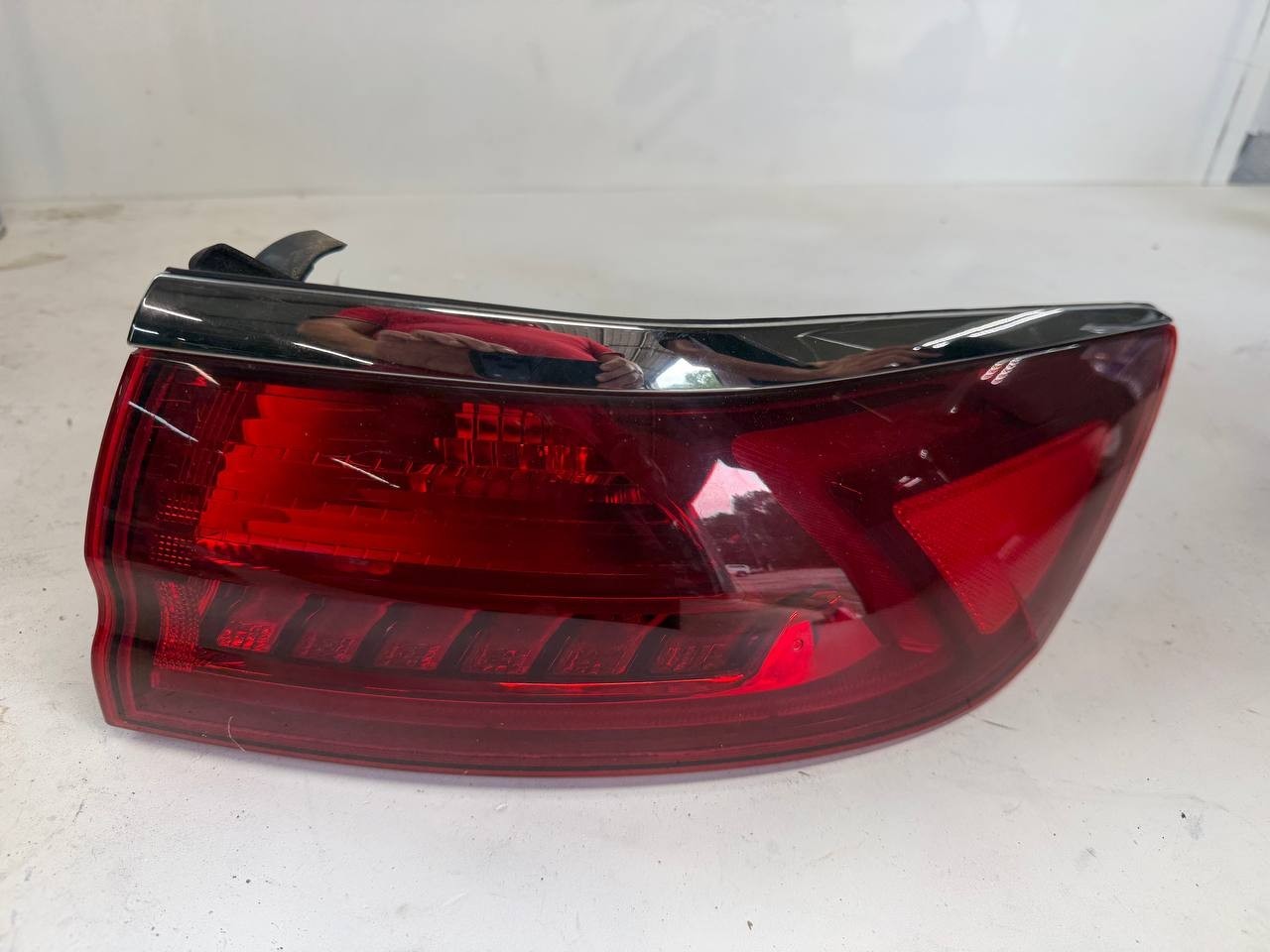 2017 Kia Cadenza Right Rear Tail Light Lamp RR OEM Used