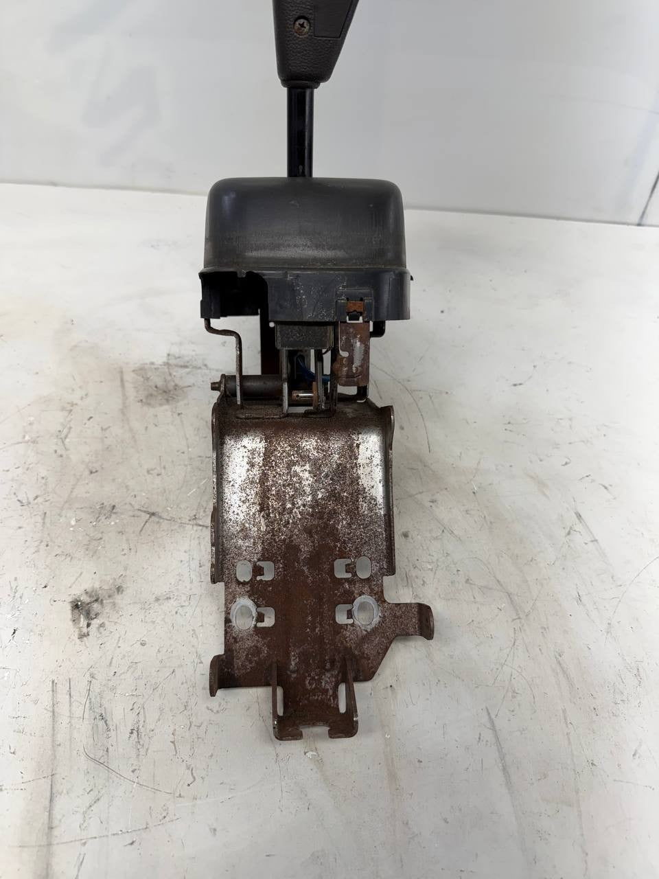 Isuzu NPR Automatic Transmission Shift Lever Selector Assembly OEM Used
