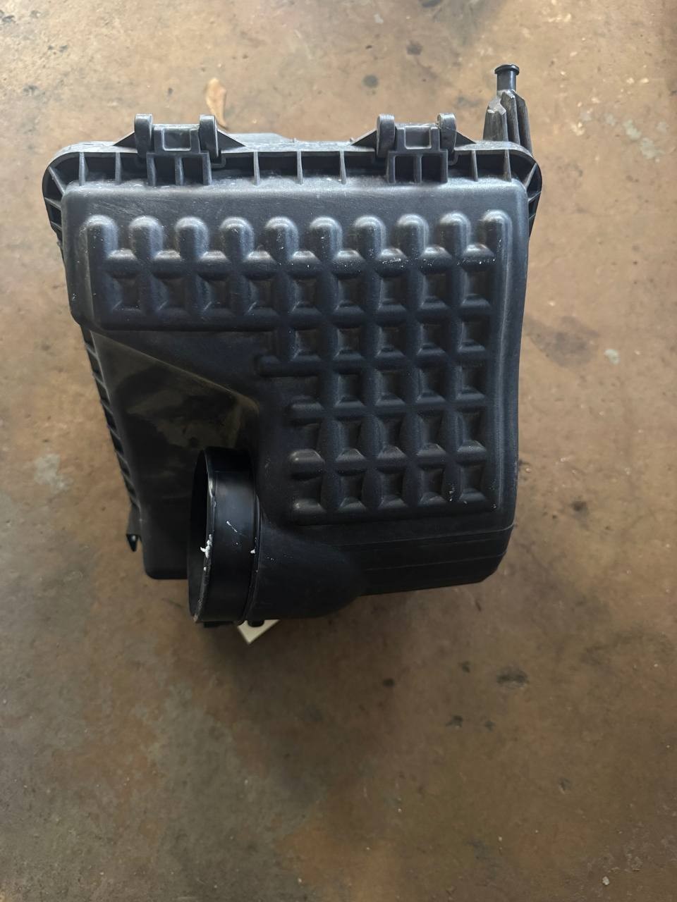 2015 Kia Cadenza Air Cleaner Intake Filter Box Housing OEM Used