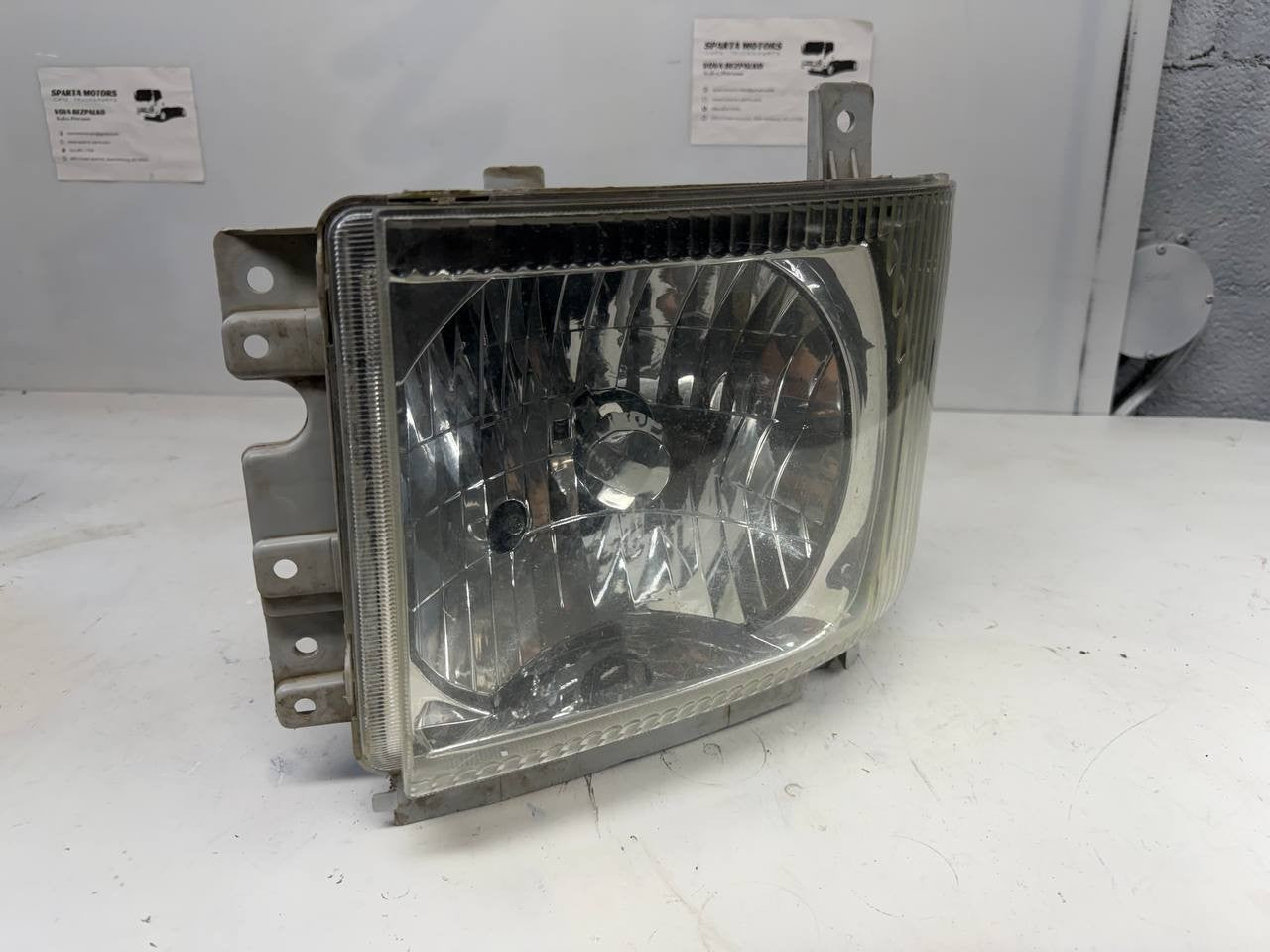 Isuzu NPR 2018 Left Side Headlight Headlamp LH w/ Leveling Motor 8980984822 OEM