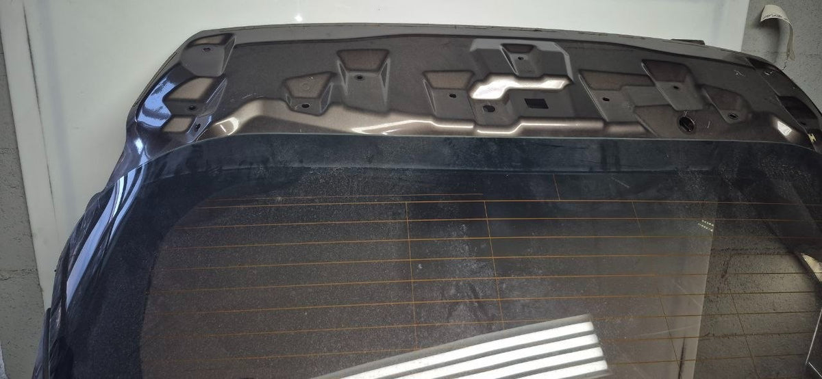 2017-2018 INFINITI QX30 LIFTGATE TAILGATE BACK DOOR GRAY METALLIC OEM