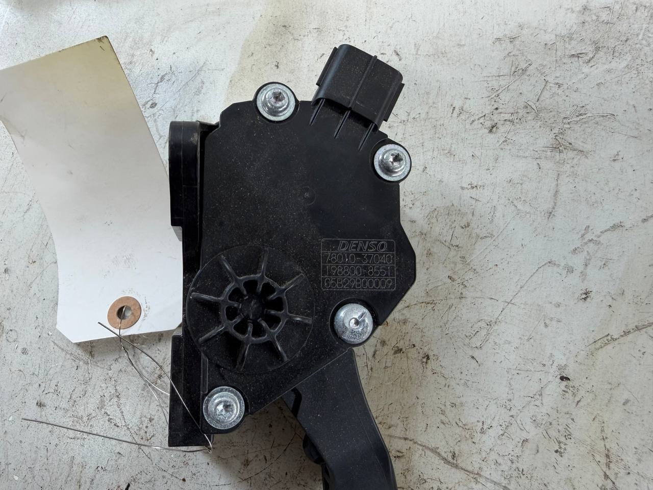 Hino 195 Accelerator Gas Pedal Assembly 78010-37040 OEM Used