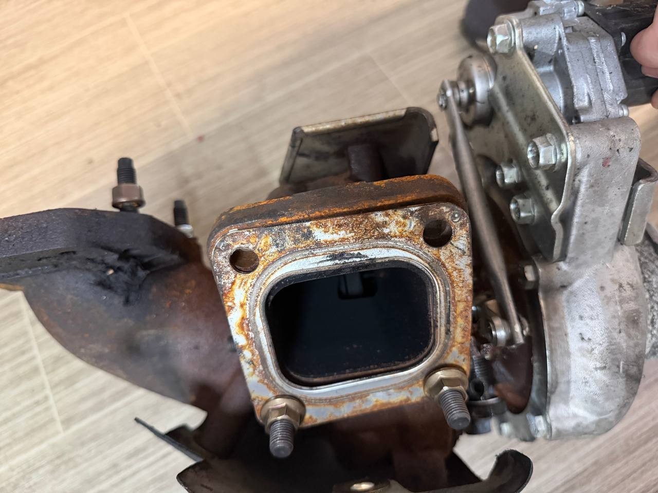 Isuzu NPR 238/268 Turbocharger with Electronic Actuator GTB3576KLNRV OEM Used