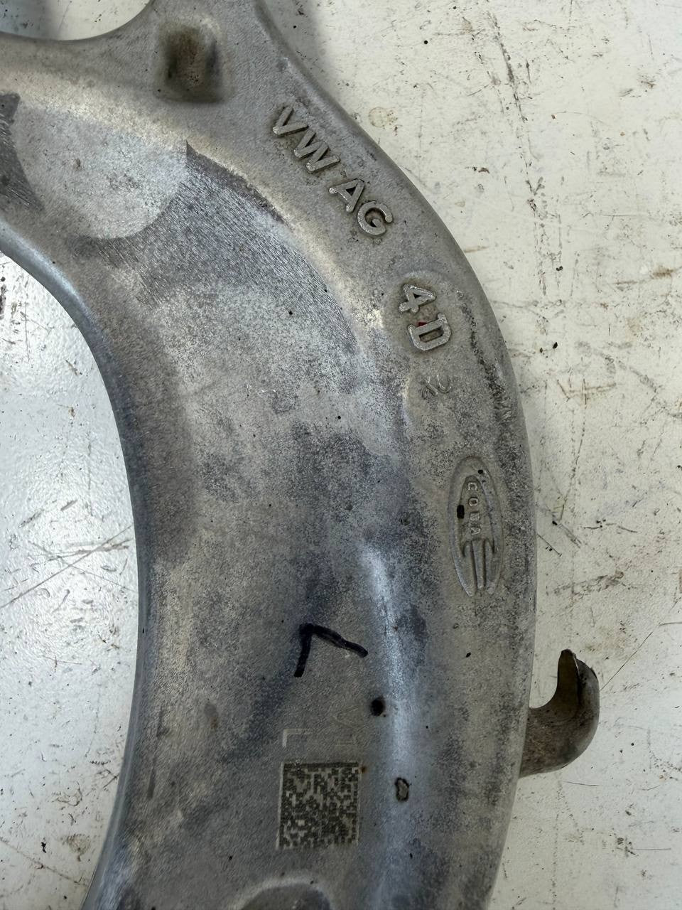 2021 - 2023 Audi A6 Front Left Lower Shock Absorber Fork 4M0413037 OEM Used