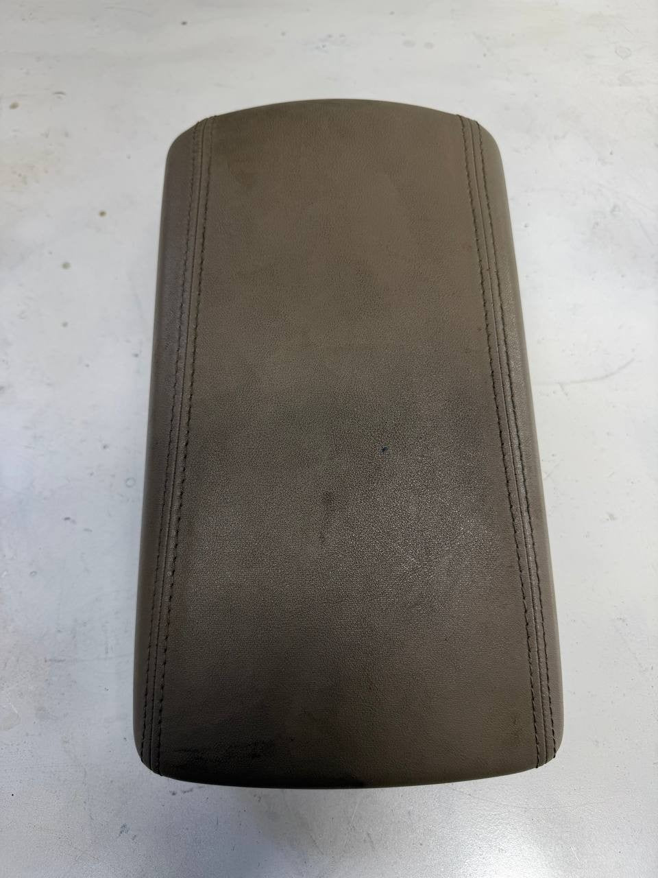 Kia / Hyundai Center Console Armrest Lid 561863239AQWQB OEM Used