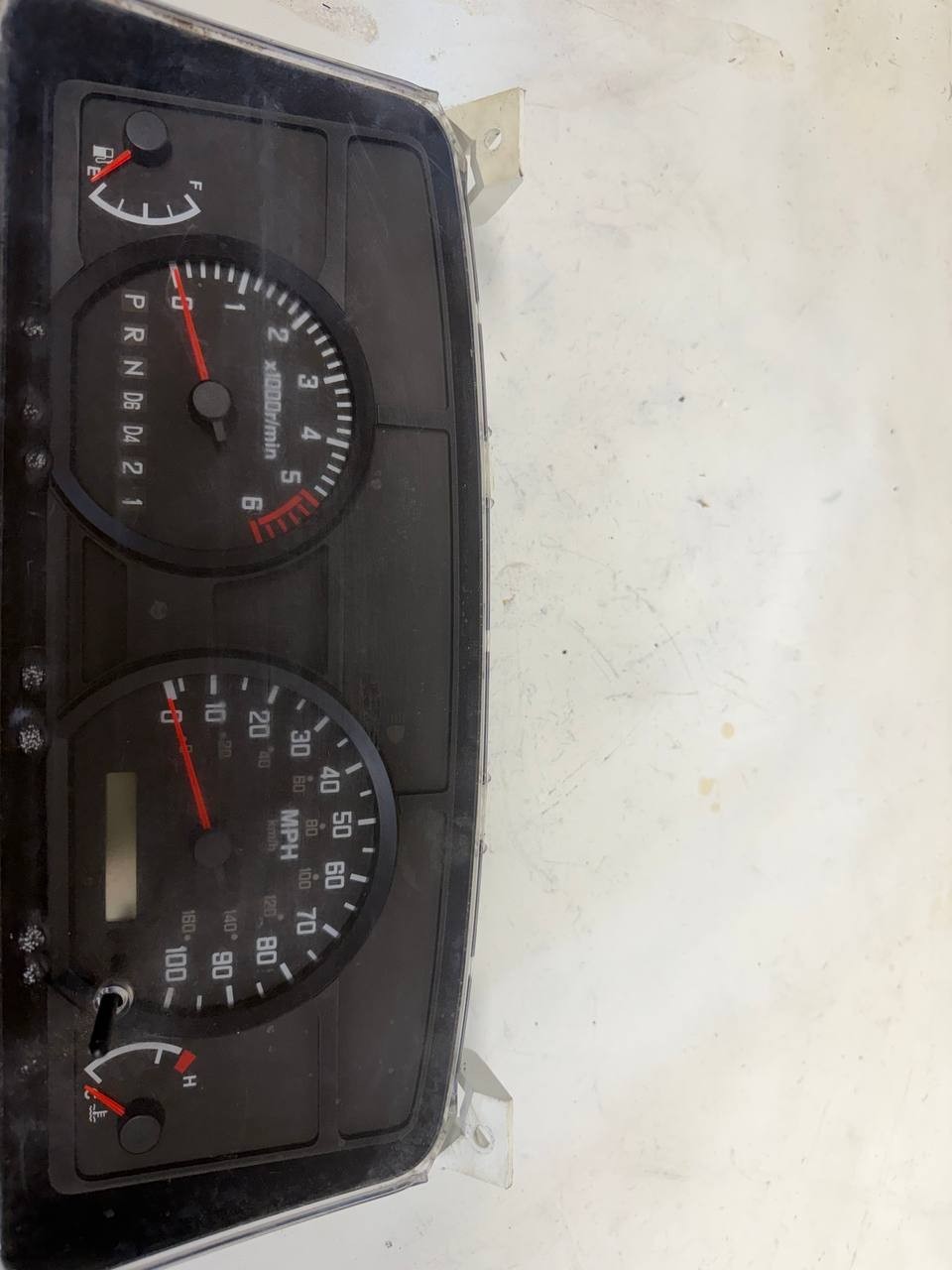 Isuzu NPR Instrument Cluster Speedometer 8983256462 Used OEM