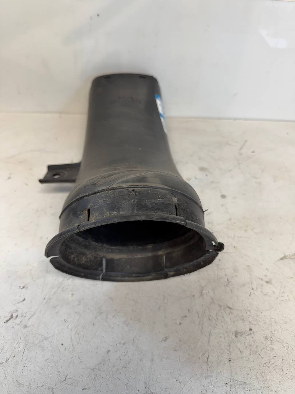Isuzu NPR Air Intake Tube Air Cleaner Intake Duct 898025626 OEM Used