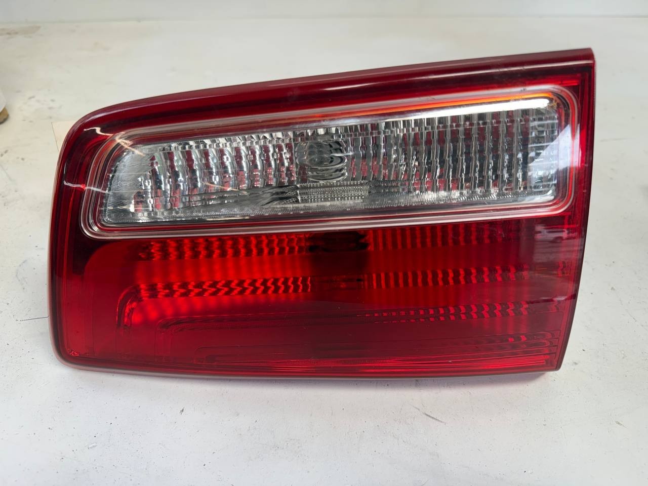 2015 Kia Sedona Left Rear Tail Light Lamp 92405-A9010 OEM Used