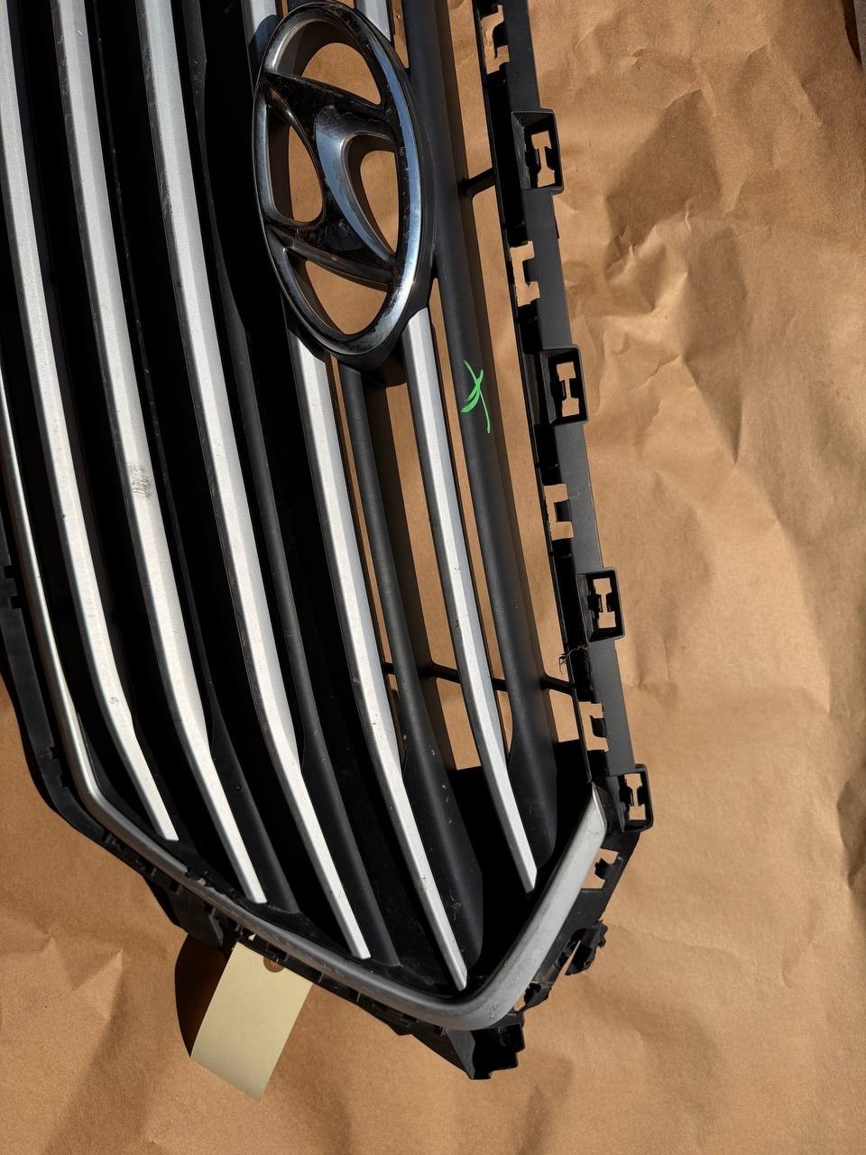 2017 Hyundai Elantra Front Grille Radiator Grill 86351F2000 OEM Used
