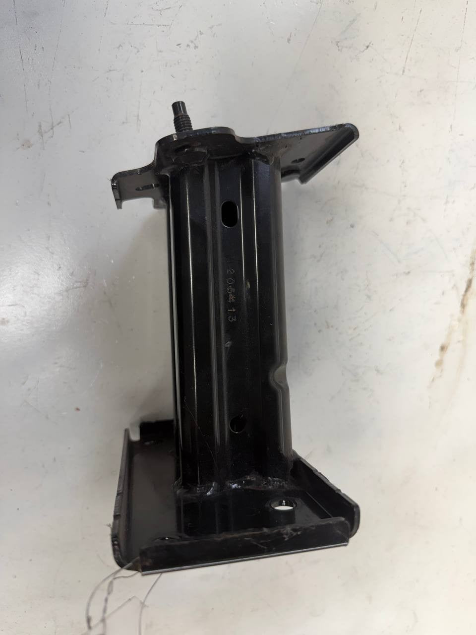 2019 Nissan Rogue Front Bumper Support Bracket RH 622104BA0A OEM Used
