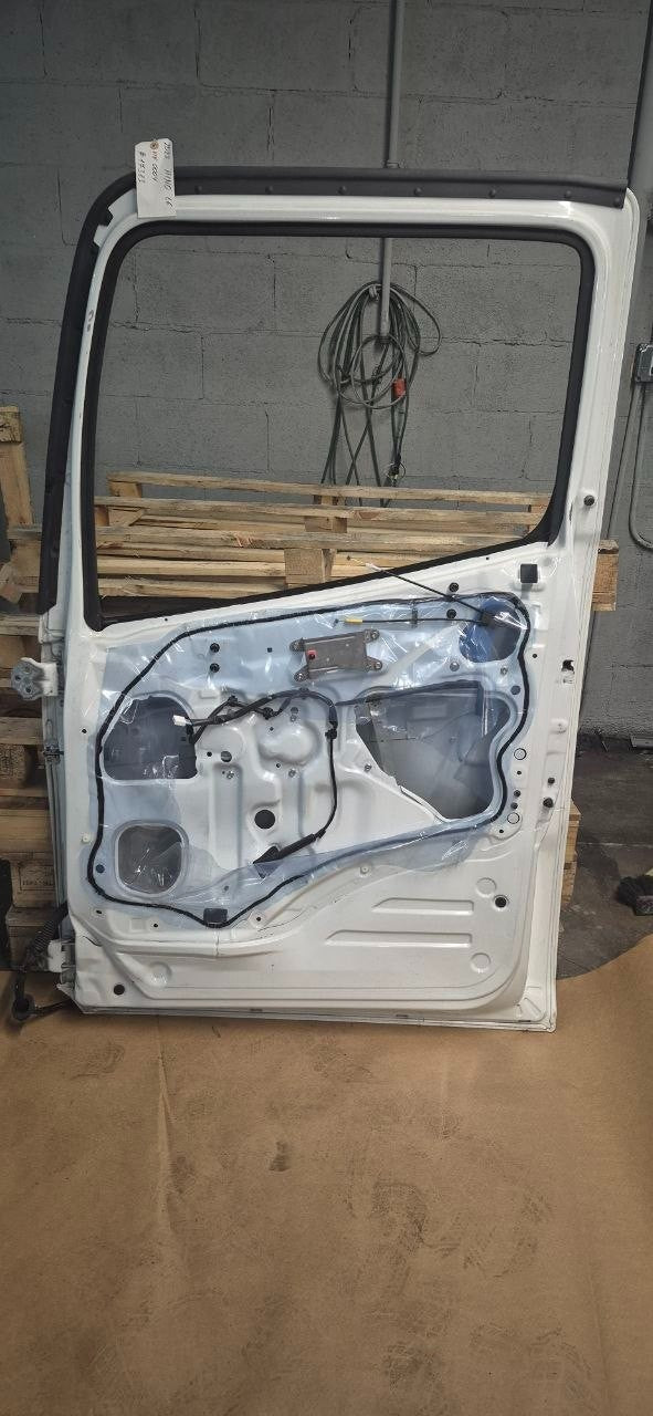 2023 HINO 258/268 6.7 DIESEL RIGHT DOOR SHELL W/O MIRROR OEM