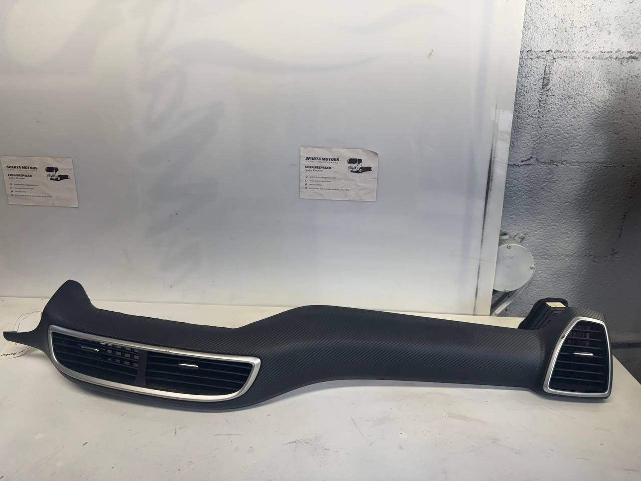 2020 Hyundai Tucson Dashboard Trim Bezel with Air Vent 84795-D3AA0-TUS OEM Used