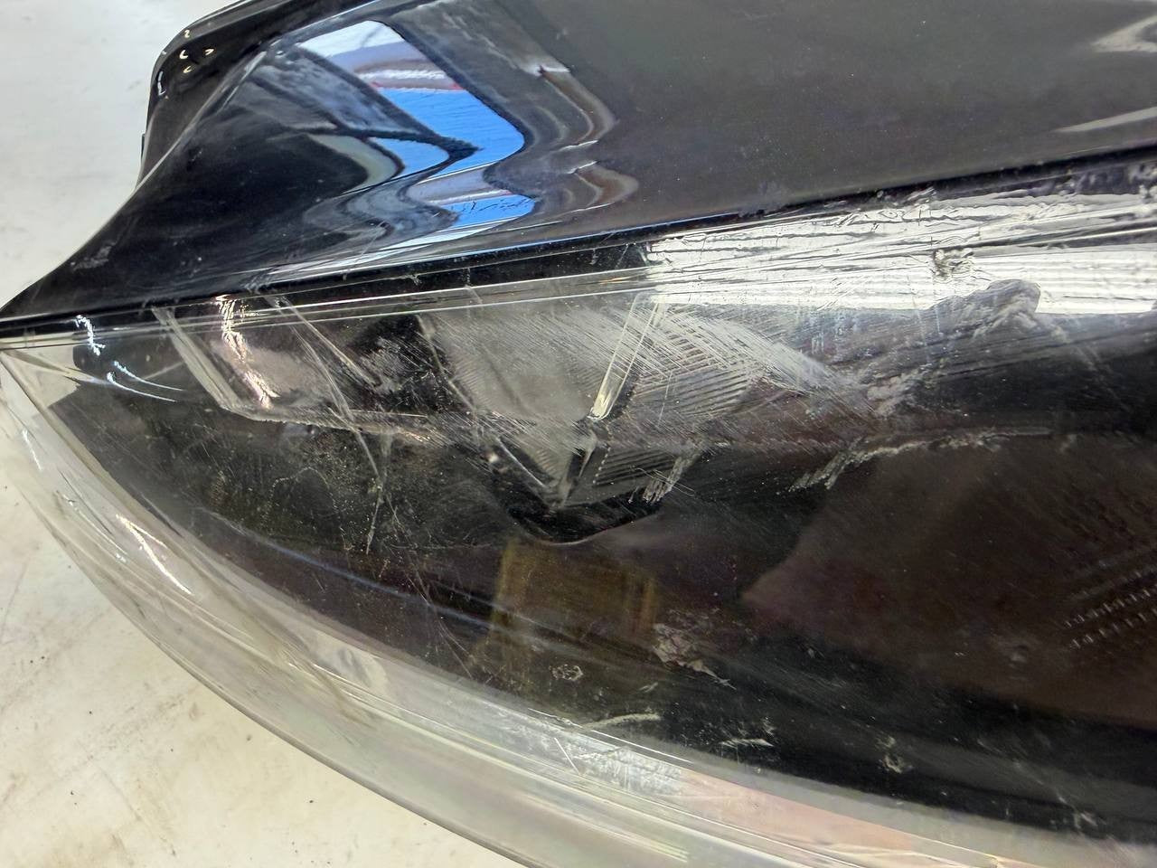 Volkswagen Golf 2018 Left Side Headlight Headlamp LH OEM Halogen/LED Used