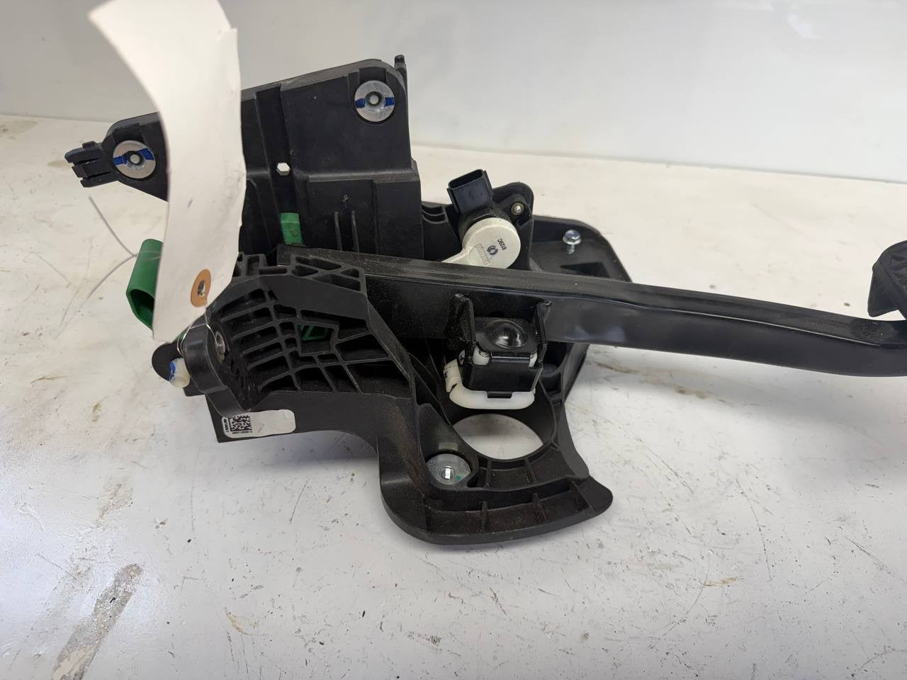 2018 Chevrolet Malibu Brake Pedal Assembly OEM Used
