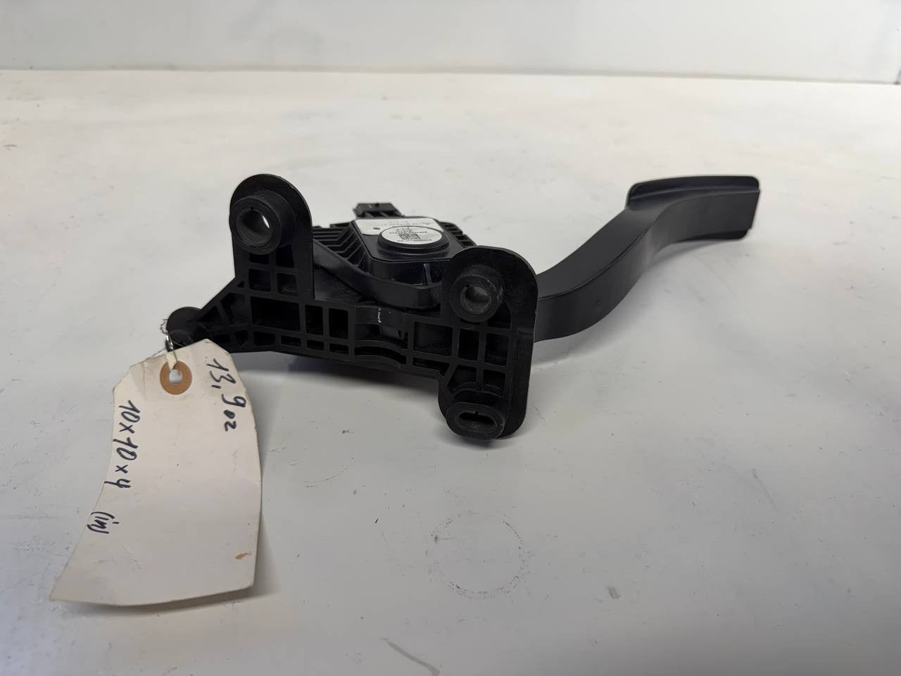 Mazda CX-9 2012 Accelerator Gas Pedal Assembly 693162A OEM Used