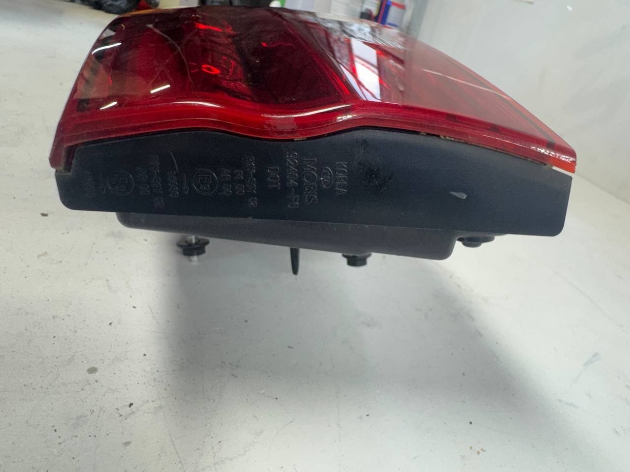 2017 Kia Cadenza Right Rear Tail Light Lamp RR OEM Used