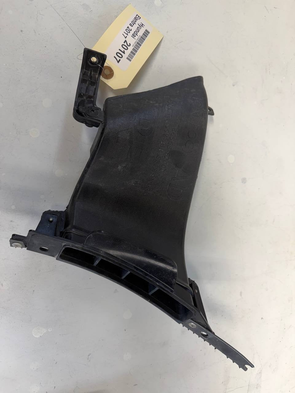 2017 Hyundai Elantra Front Bumper Air Duct Right RH 86568-F2000 OEM Used