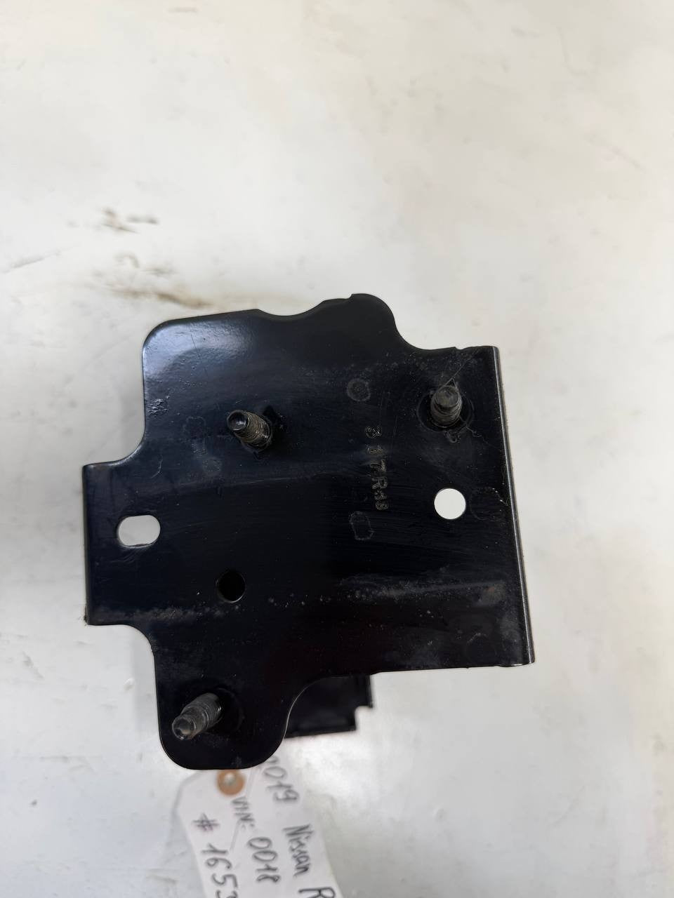 2019 Nissan Rogue Front Bumper Support Bracket RH 622104BA0A OEM Used