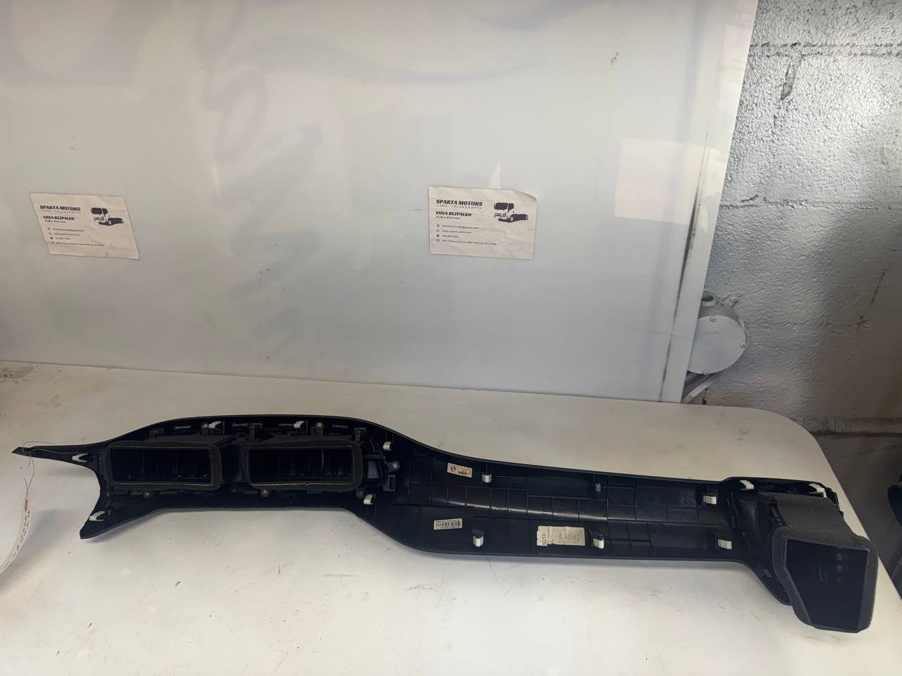 2020 Hyundai Tucson Dashboard Trim Bezel with Air Vent 84795-D3AA0-TUS OEM Used
