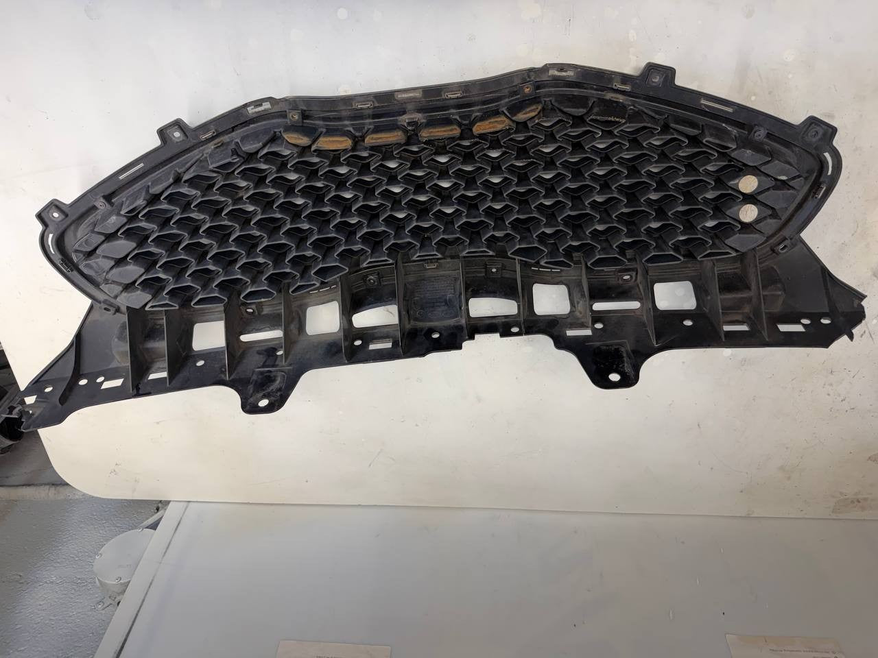2015 Kia Cadenza Front Grille 86350-3R600 OEM Used