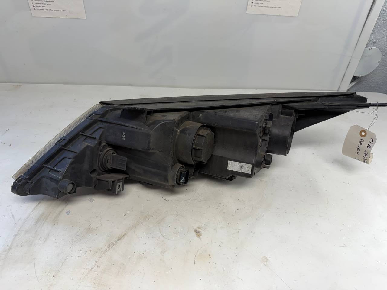 2013-2016 Kia Sportage Halogen Right Side Headlight Assembly OEM 921023W710