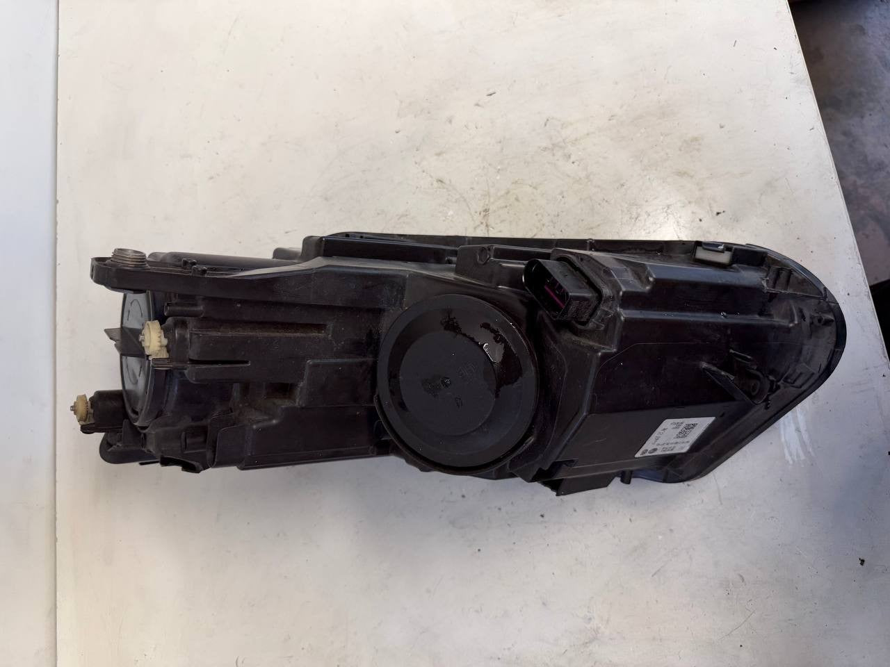 2015 VW Tiguan Right Headlight Headlamp Assembly 5N0941006B OEM Used