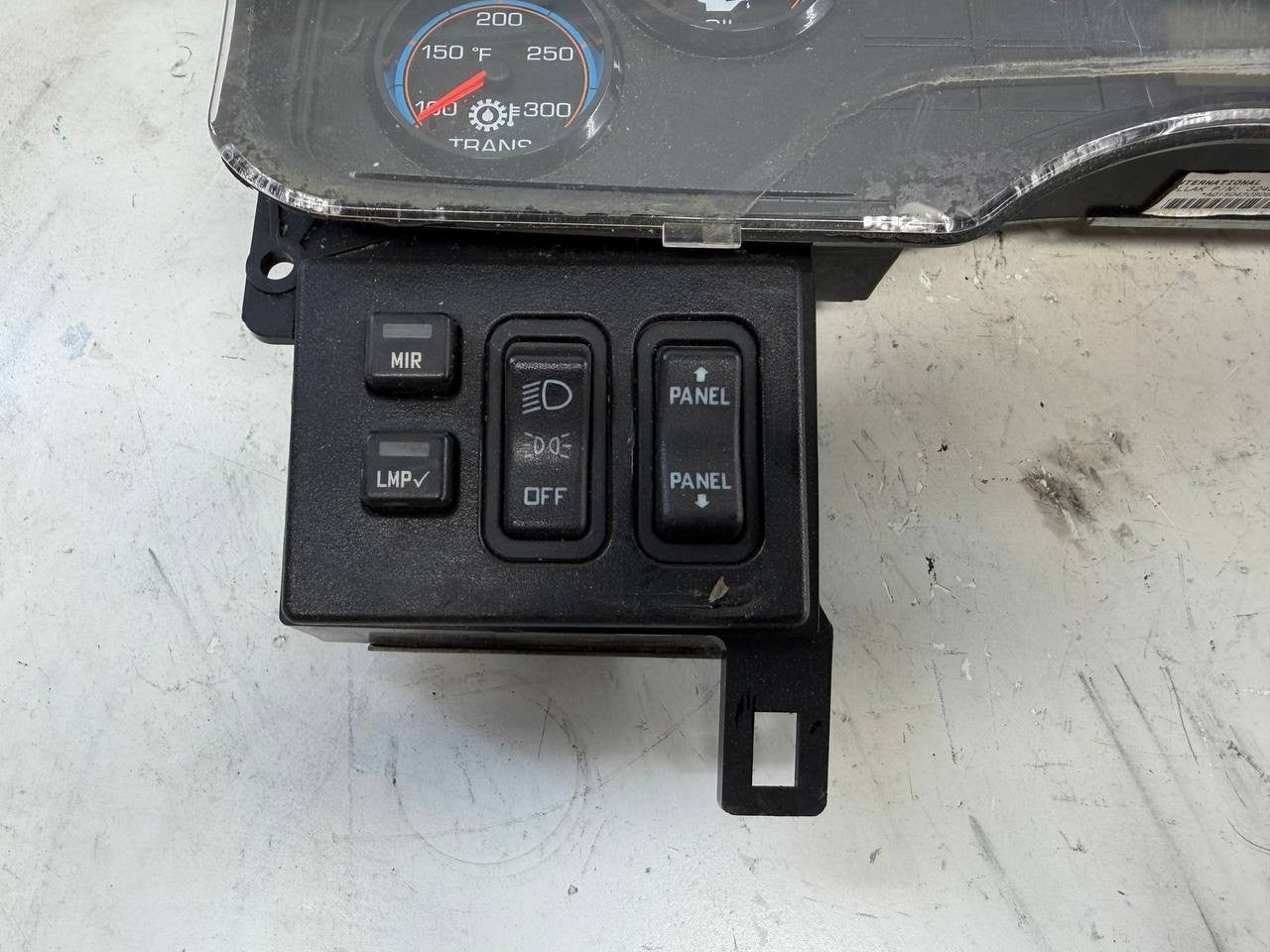 International Instrument Cluster Dash Gauge Assembly 3868370C98 OEM Used