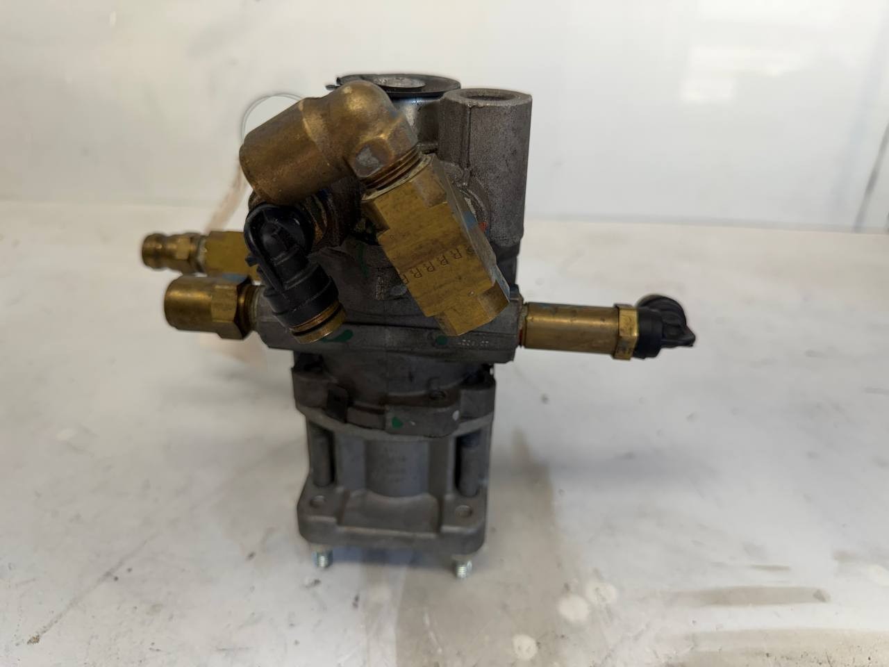 2022 Hino L6 Air Brake Relay Valve 5005889 OEM Used