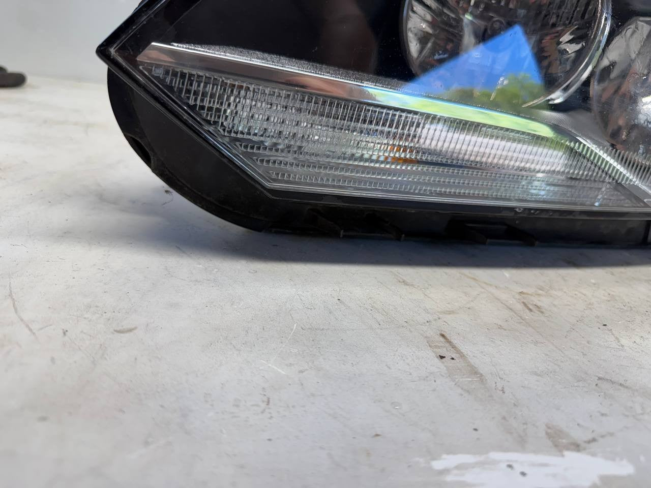2015 VW Tiguan Left Driver Side Headlight Headlamp Assembly OEM LH Used