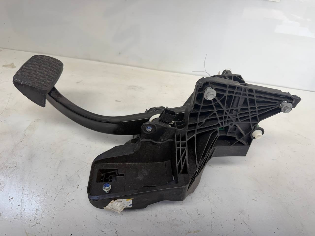 2018 Chevrolet Malibu Brake Pedal Assembly OEM Used