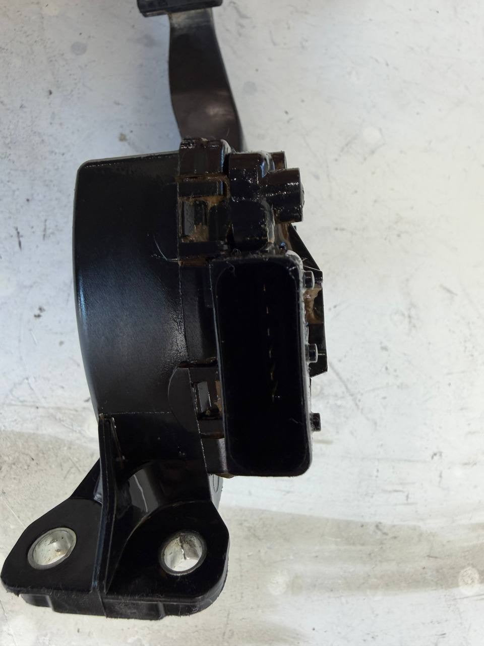 Isuzu NPR Gas Accelerator Pedal Assembly 8976711520 OEM Used