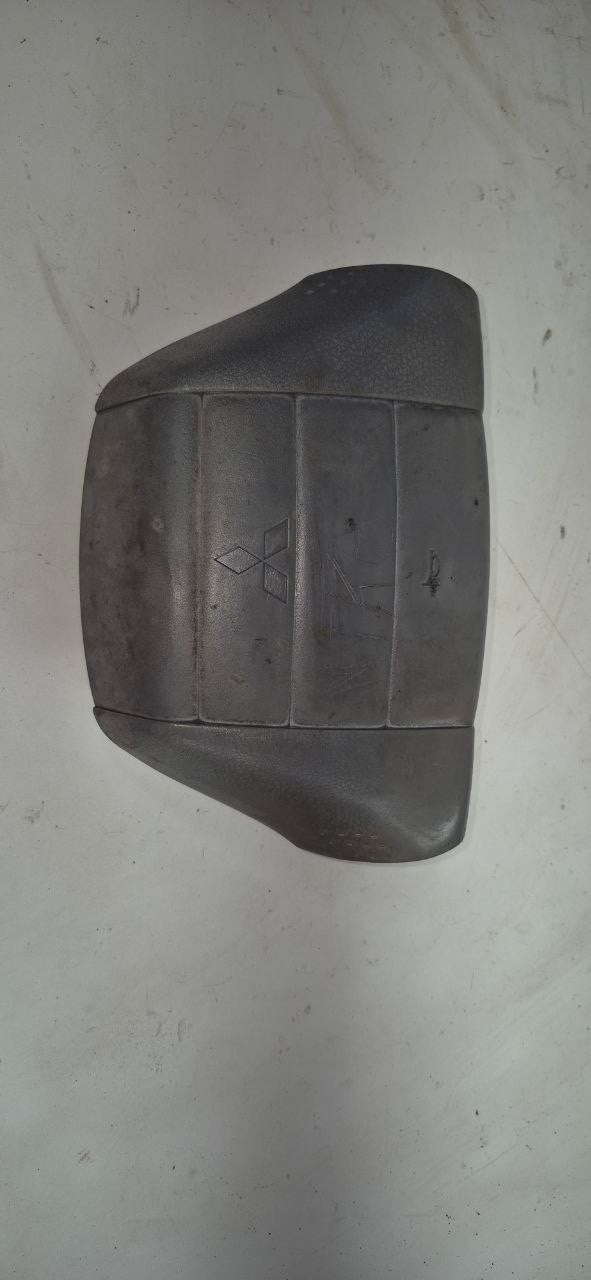 2012-2021 Mitsubishi Fuso Steering Wheel Center Horn Pad Cover Lid