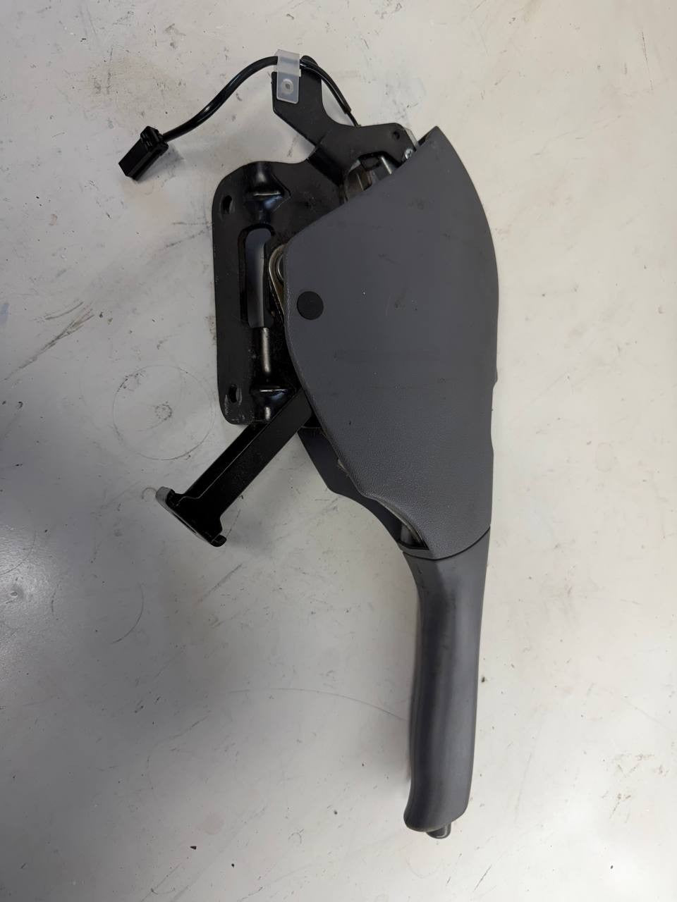 Isuzu NPR 2018 Parking Brake Hand Lever Assembly OEM Used