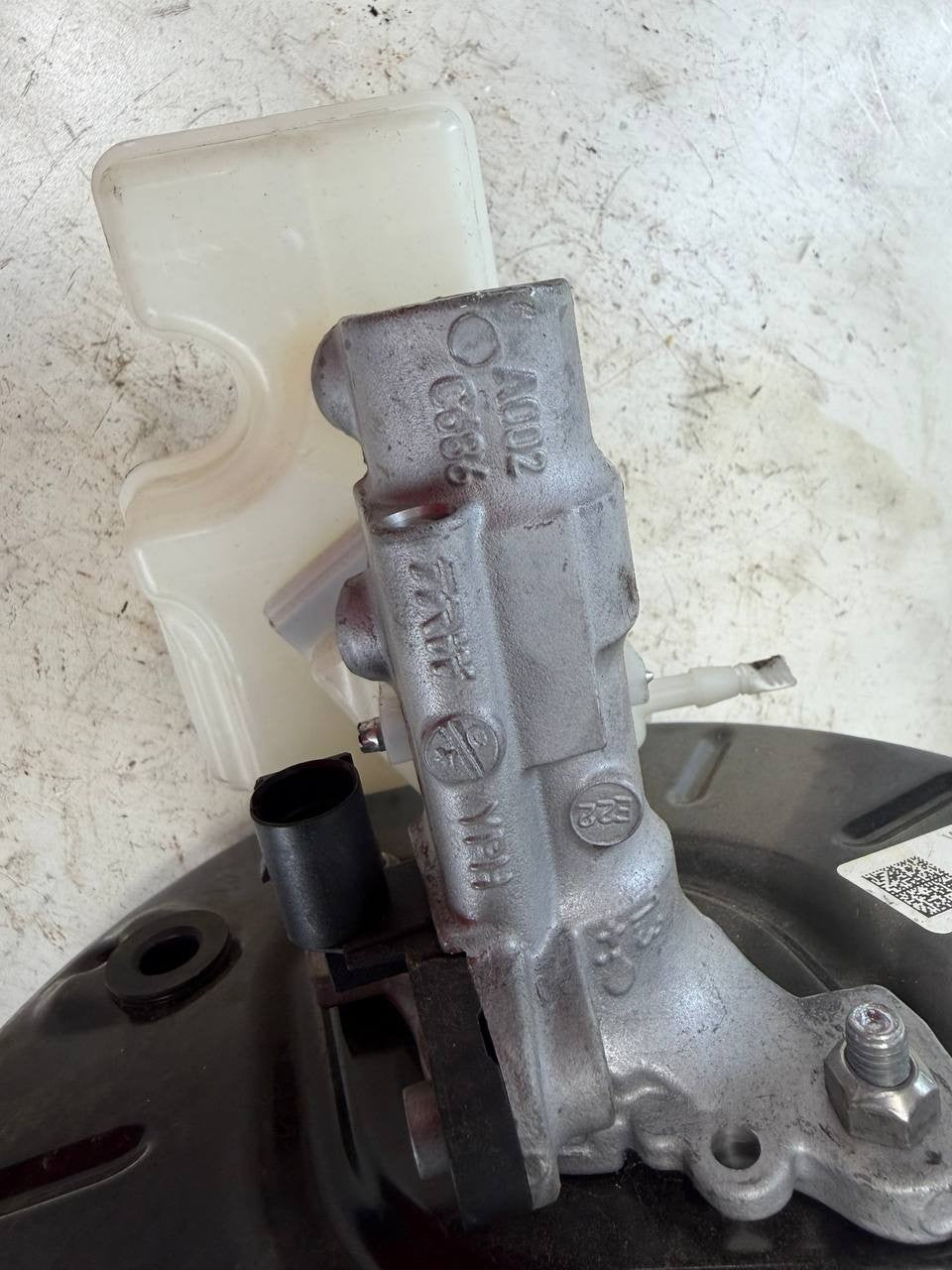 2022 Volkswagen Atlas Brake Booster Vacuum Servo 5QF614105D OEM Used