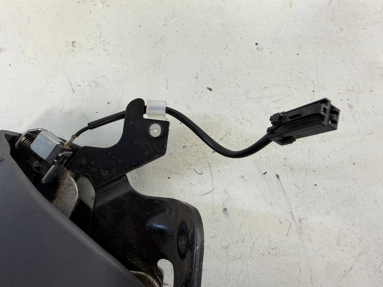 Isuzu NPR 2018 Parking Brake Hand Lever Assembly OEM Used