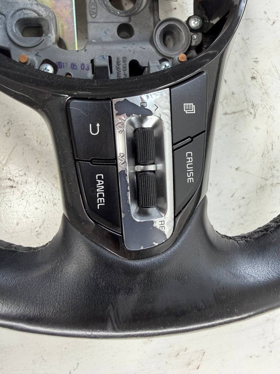 2017 Kia Cadenza Steering Wheel Assembly 56130F6000 OEM Used