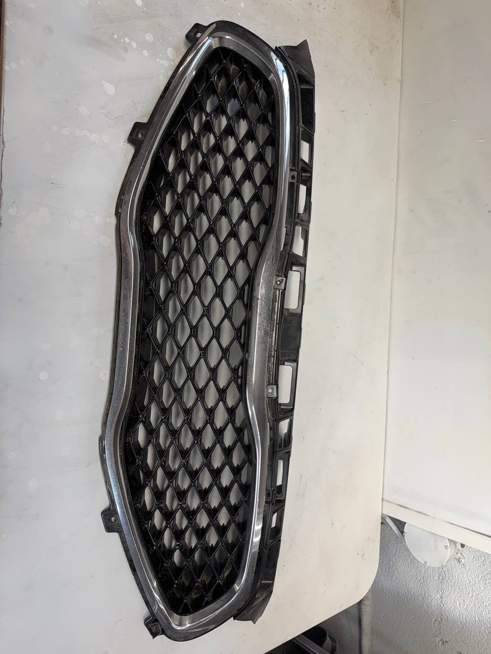 2015 Kia Cadenza Front Grille 86350-3R600 OEM Used